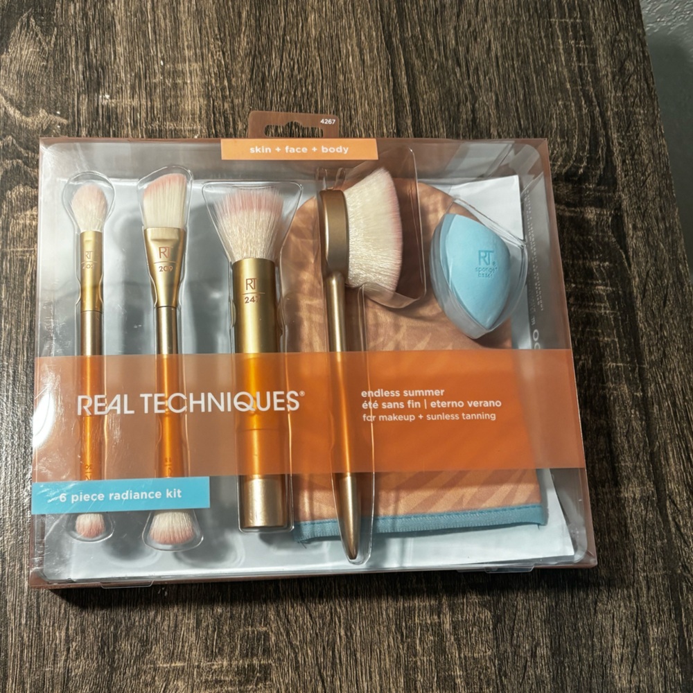 RARE TO FIND 6 piece real techniques set